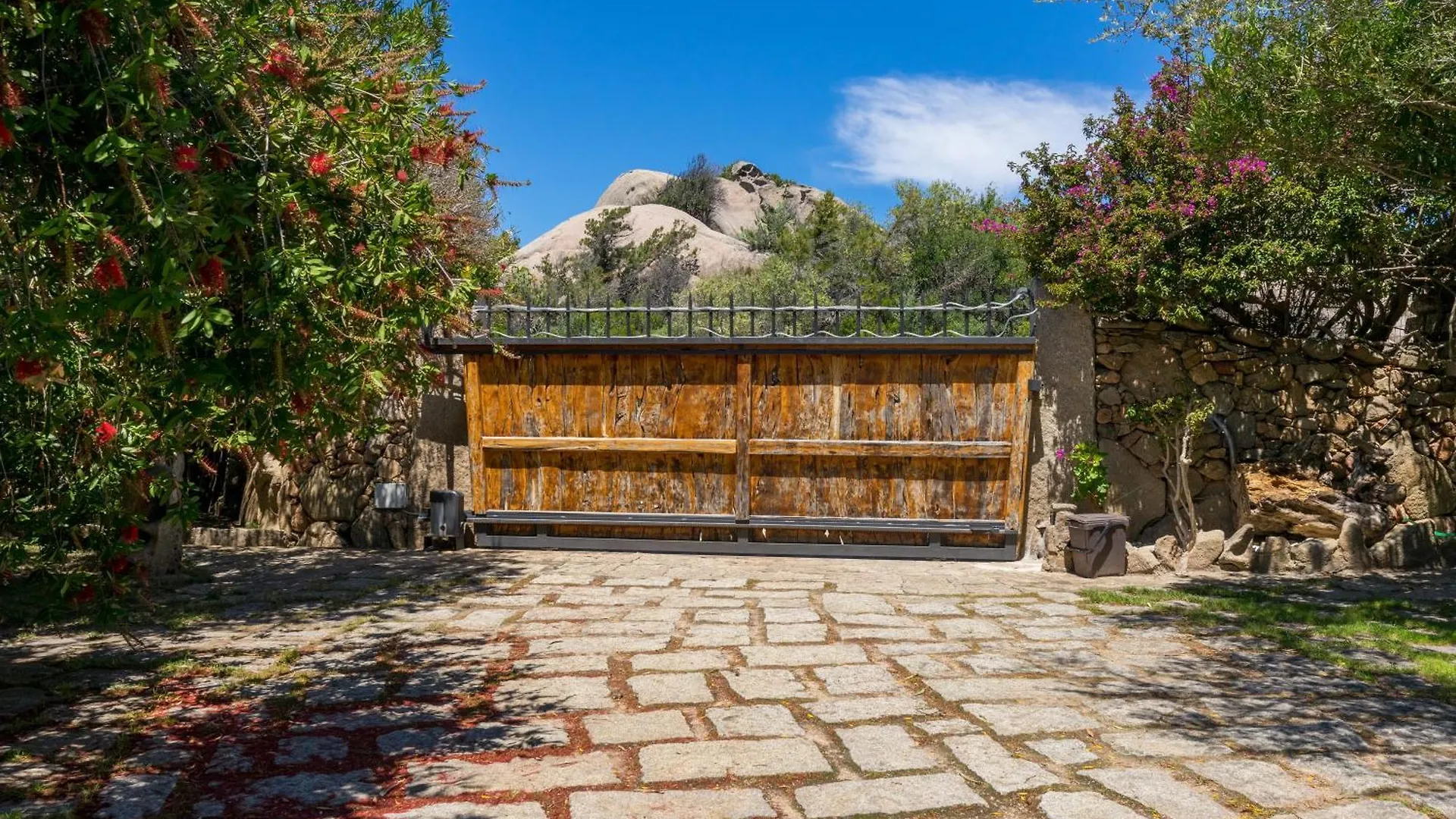 Villa Nuraghe Porto Rotondo 0*,  Italia